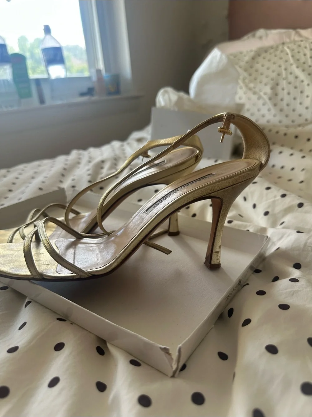 Gold manolos